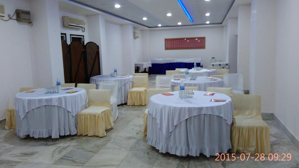 Hotel Blue Moon Guwahati Exterior foto
