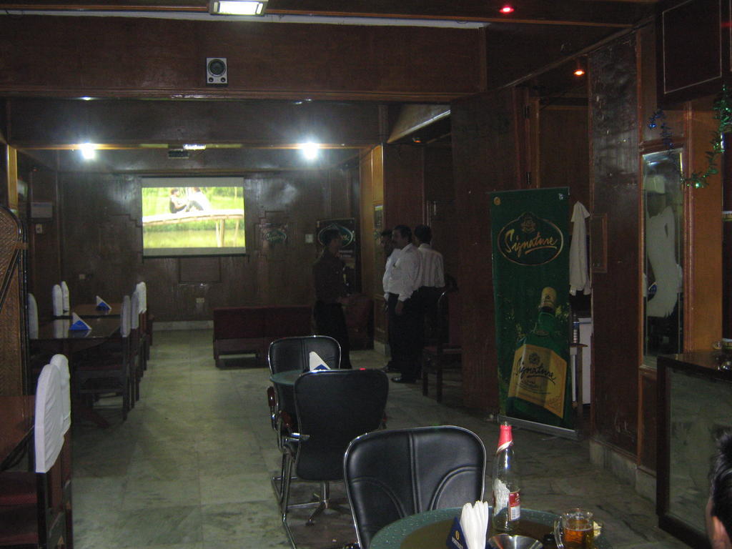 Hotel Blue Moon Guwahati Exterior foto